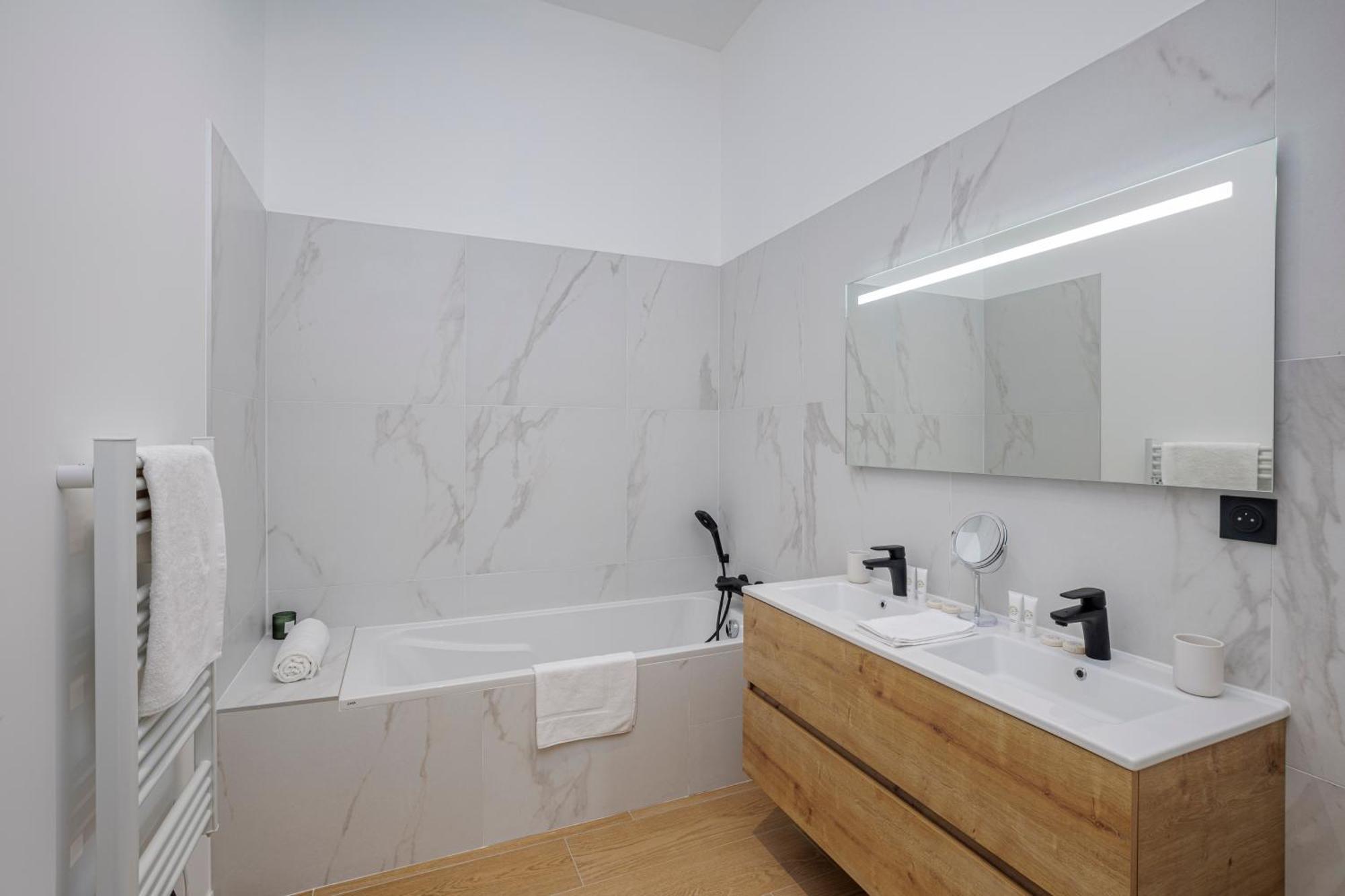 1 - Grand Appartement Spacieux Dans Un Chateau Du 17Eme Siecle, A 15Min De Lyon Vourles Exterior foto